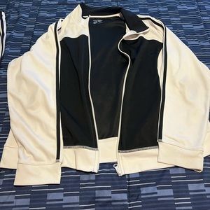 Ladies black/white XL 2 piece jogging suit.